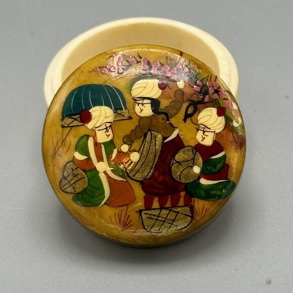 Vintage Hand Painted Round Lidded Trinket Box Three Villagers Snuff Pill Box - Picture 4 of 12